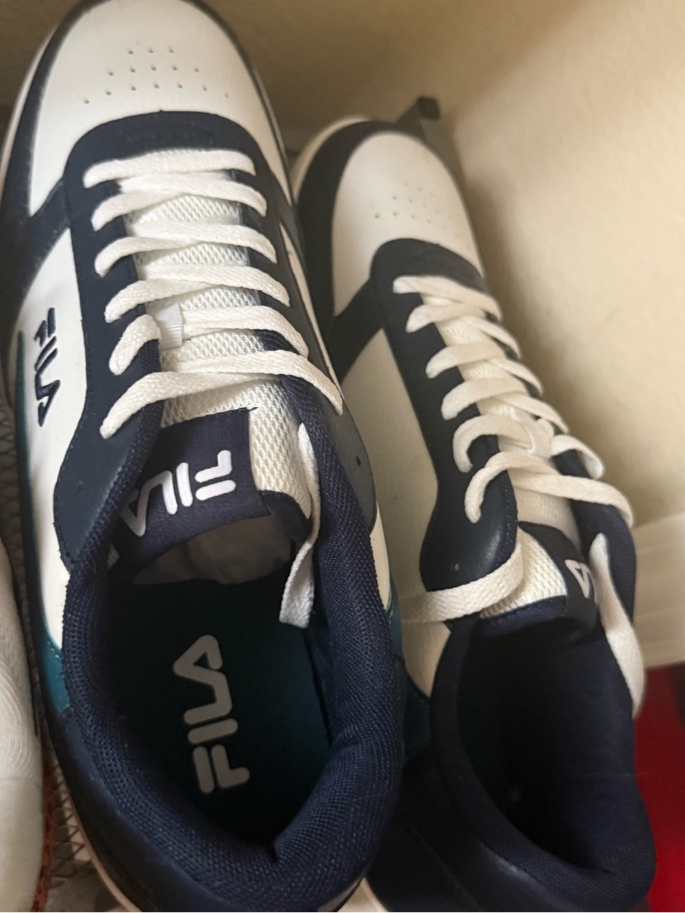 FILA Men's White and Navy Low-Top Sneakers regal nf